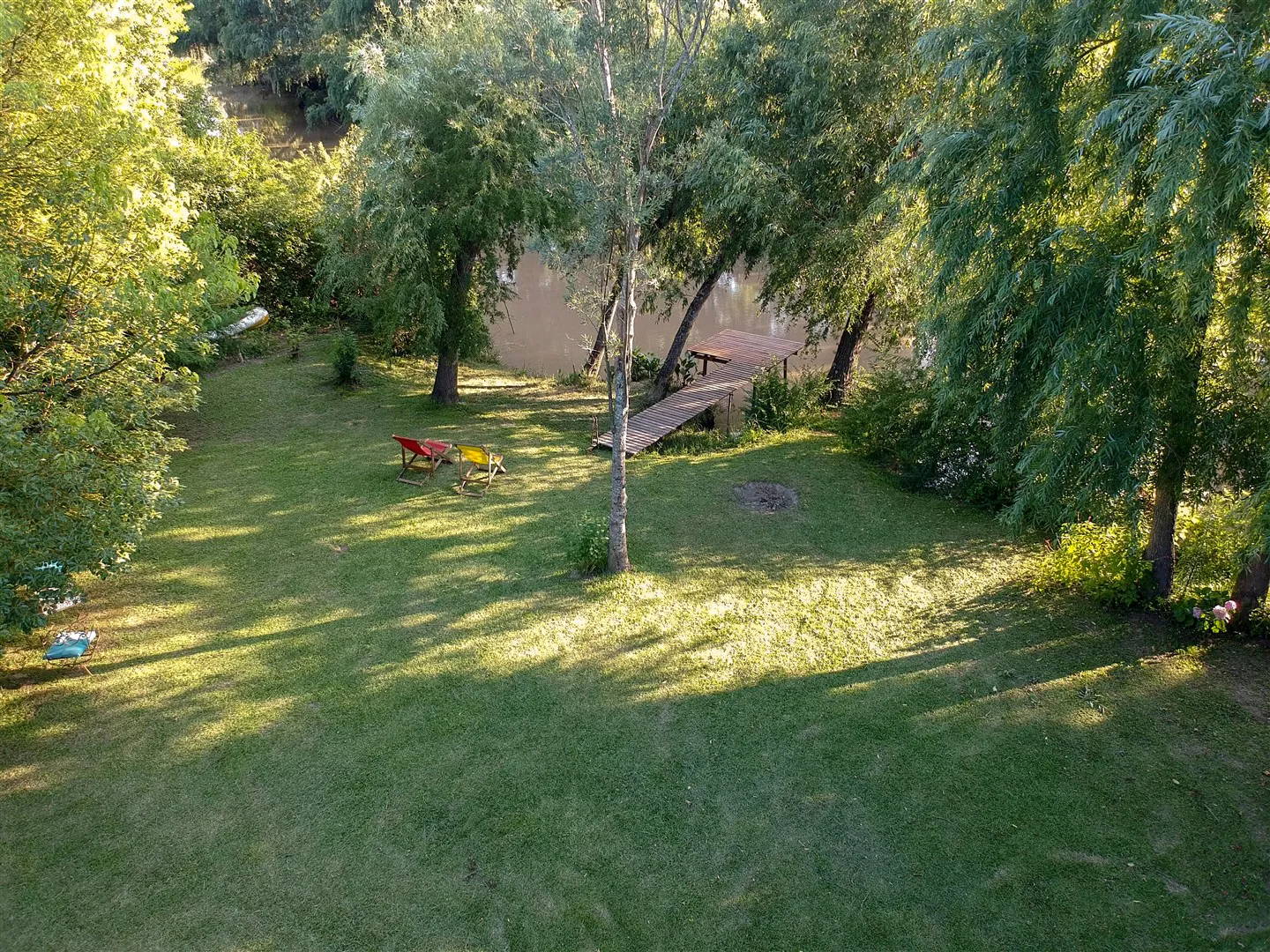 Río y naturaleza circundante