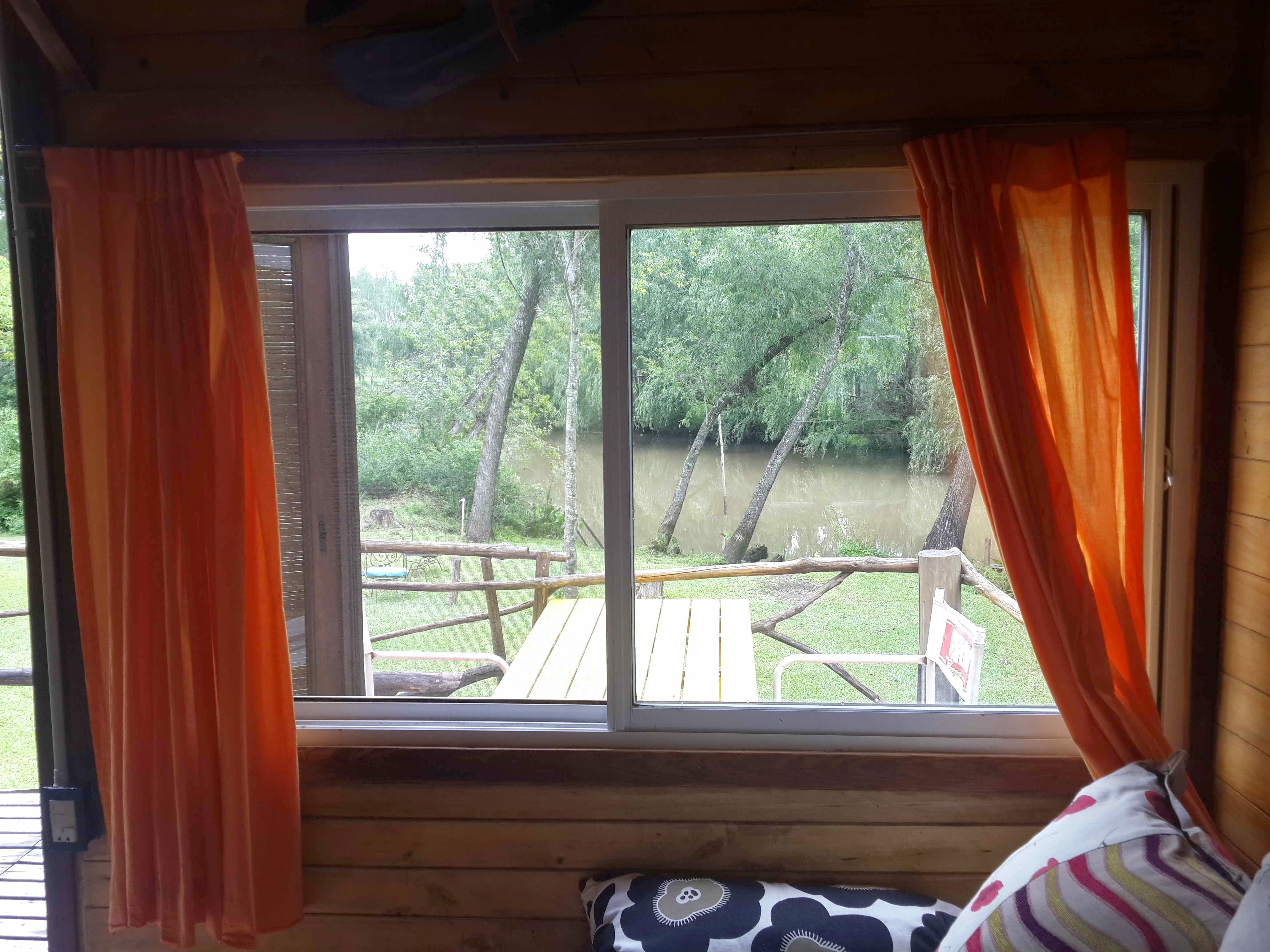 Foto desde adentro con vista del exterior